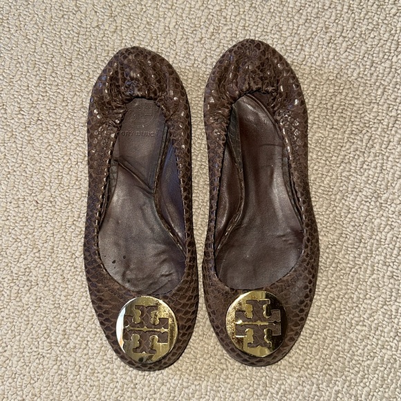 Toey Burch Flat - Picture 2 of 4